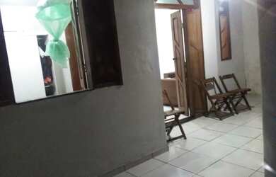 Imagem: A casa possui 4 Dormitórios, 2 Banheiros e 110m² de Área