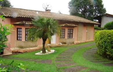 Imagem: A casa em condomínio possui 3 Dormitórios, 2 Banheiros, 4