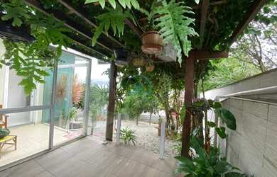 Imagem: A casa possui 3 Dormitórios, 2 Banheiros, 1 Vaga na garagem