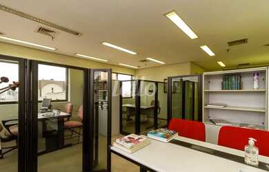 Imagem: O depósito possui 2 Vagas na garagem e 56m² de Área e está