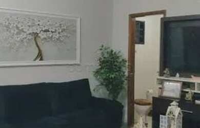 Imagem: A casa possui 3 Dormitórios, 3 Banheiros, 1 Vaga na garagem