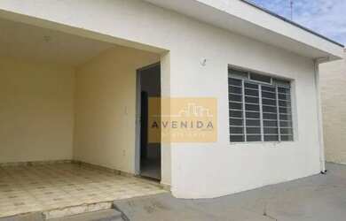 Imagem: A casa possui 3 Dormitórios, 2 Banheiros, 2 Vagas na garagem