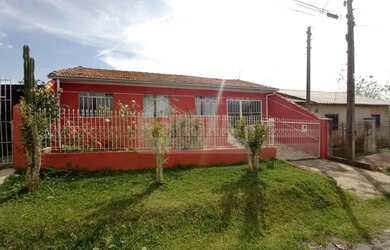 Imagem: A casa possui 3 Dormitórios, 1 Banheiro, 1 Vaga na garagem