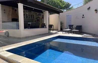 Imagem: A casa possui 3 Dormitórios, 4 Banheiros, 2 Vagas na garagem