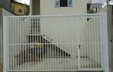 Imagem: A casa possui 2 Dormitórios, 2 Banheiros, 2 Vagas na garagem