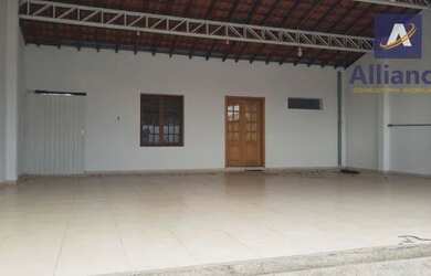 Imagem: A casa possui 4 Dormitórios, 3 Banheiros, 5 Vagas na garagem