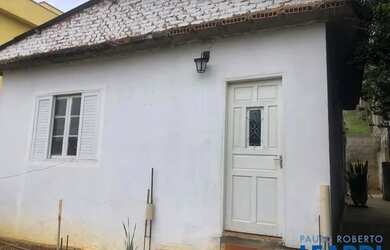 Imagem: A casa possui 2 Dormitórios, 2 Banheiros, 2 Vagas na garagem