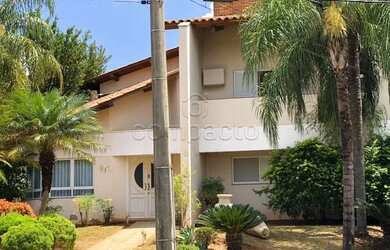 Imagem: A casa em condomínio possui 5 Dormitórios, 5 Banheiros, 4