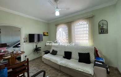 Imagem: A casa possui 2 Dormitórios, 2 Banheiros, 2 Vagas na garagem