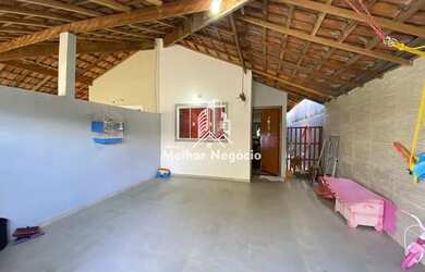 Imagem: A casa possui 2 Dormitórios, 1 Banheiro, 2 Vagas na garagem