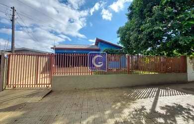 Imagem: A casa possui 3 Dormitórios, 2 Banheiros, 5 Vagas na garagem