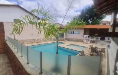 Imagem: A casa possui 5 Dormitórios, 5 Banheiros e 779m² de Área