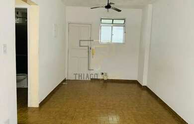 Imagem: O apartamento possui 1 Dormitório, 1 Banheiro, 1 Vaga na garagem