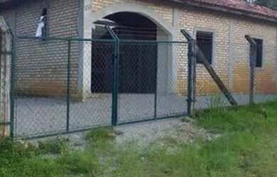 Imagem: A casa possui 2 Dormitórios, 1 Banheiro, 1 Vaga na garagem