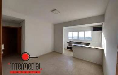 Imagem: O apartamento possui 1 Dormitório, 1 Banheiro, 1 Vaga na garagem