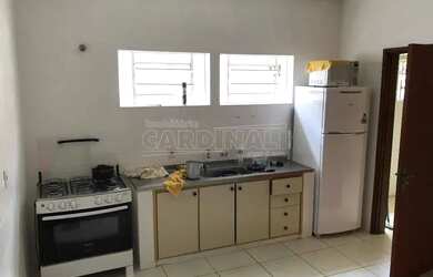 Imagem: A casa possui 4 Dormitórios, 1 Banheiro, 2 Vagas na garagem