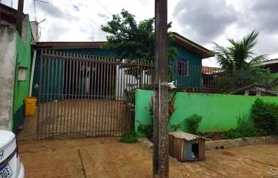 Imagem: A casa possui 4 Dormitórios, 3 Banheiros, 3 Vagas na garagem