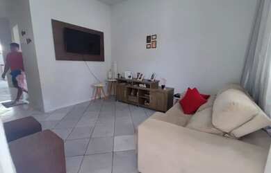 Imagem: A casa possui 2 Dormitórios, 1 Banheiro, 3 Vagas na garagem