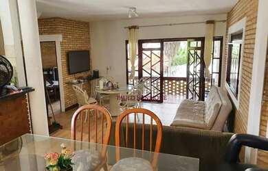 Imagem: A casa possui 4 Dormitórios, 2 Banheiros, 2 Vagas na garagem