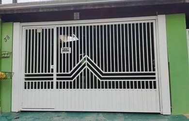 Imagem: A casa à venda possui 2 Dormitórios, 2 Banheiros, 2 Vagas