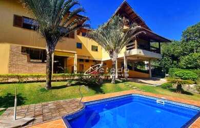 Imagem: A casa em condomínio possui 4 Dormitórios, 5 Banheiros, 3