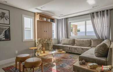 Imagem: A casa possui 3 Dormitórios, 5 Banheiros, 3 Vagas na garagem