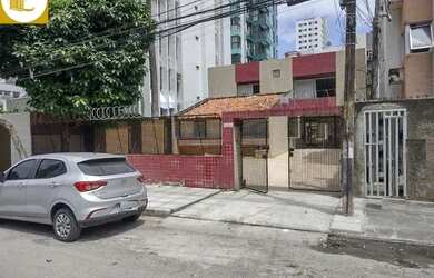 Imagem: A casa possui 4 Dormitórios, 4 Banheiros, 4 Vagas na garagem