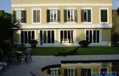 Imagem: A casa possui 4 Dormitórios, 4 Banheiros, 4 Vagas na garagem