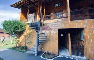 Imagem: A casa possui 3 Dormitórios, 1 Banheiro, 2 Vagas na garagem