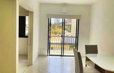 Imagem: O apartamento possui 1 Dormitório, 1 Banheiro, 1 Vaga na garagem