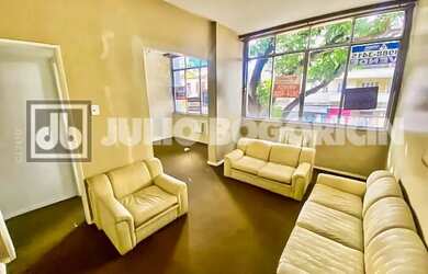 Imagem: O apartamento possui 2 Dormitórios, 2 Banheiros e 80m² de