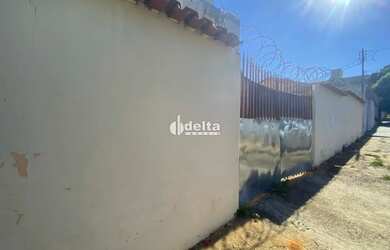 Imagem: O terreno possui 360m² de Área e está localizado em Santa