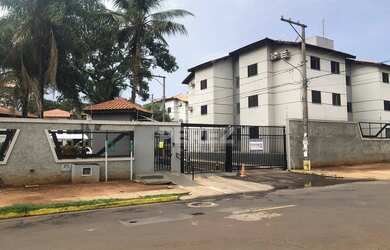 Imagem: O apartamento possui 3 Dormitórios, 1 Banheiro, 1 Vaga na garagem