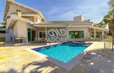 Imagem: A casa em condomínio possui 5 Dormitórios, 5 Banheiros, 4