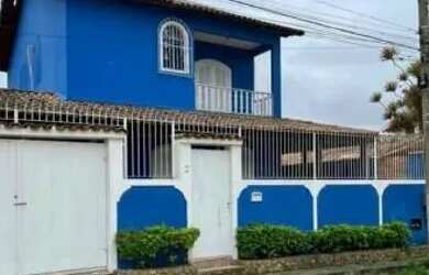 Imagem: A casa possui 2 Dormitórios, 3 Banheiros, 2 Vagas na garagem