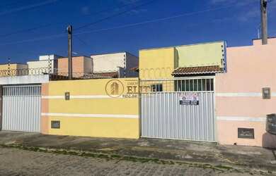 Imagem: A casa possui 2 Dormitórios, 1 Banheiro, 1 Vaga na garagem