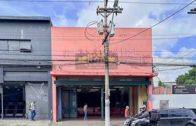 Imagem: O depósito possui 3 Vagas na garagem, 475m² de Área e está