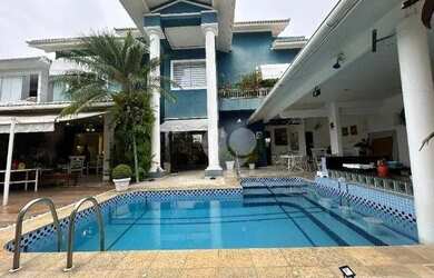 Imagem: A casa em condomínio possui 4 Dormitórios, 5 Banheiros, 2