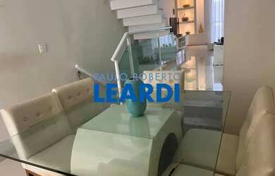 Imagem: A casa possui 3 Dormitórios, 3 Banheiros, 4 Vagas na garagem