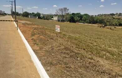 Imagem: O terreno possui 580m² de Área e está localizado em Abadia