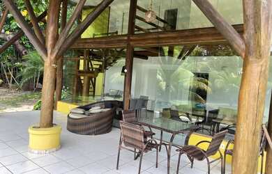 Imagem: A casa possui 4 Dormitórios, 5 Banheiros, 5 Vagas na garagem