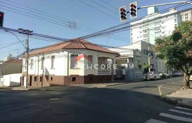 Imagem: A casa possui 3 Dormitórios, 3 Banheiros, 3 Vagas na garagem