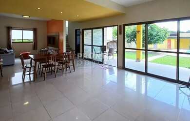 Imagem: A casa em condomínio possui 3 Dormitórios, 2 Banheiros, 2