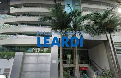 Imagem: O depósito possui 2 Vagas na garagem e 80m² de Área e está