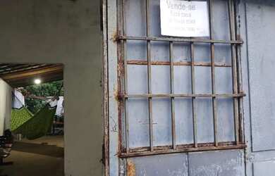 Imagem: A casa possui 2 Dormitórios, 1 Banheiro, 2 Vagas na garagem