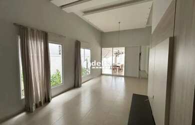 Imagem: A casa em condomínio possui 3 Dormitórios, 4 Banheiros, 2