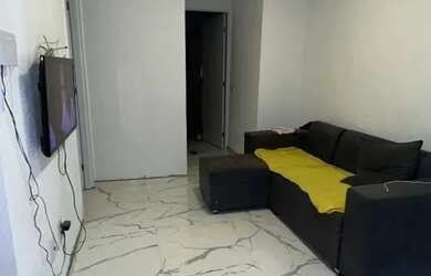 Imagem: O apartamento possui 2 Dormitórios, 1 Banheiro, 1 Vaga na garagem