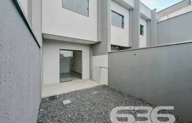 Imagem: A casa possui 2 Dormitórios, 3 Banheiros, 2 Vagas na garagem