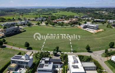 Imagem 9: Terreno com excelente topografia e a poucos metros do clube