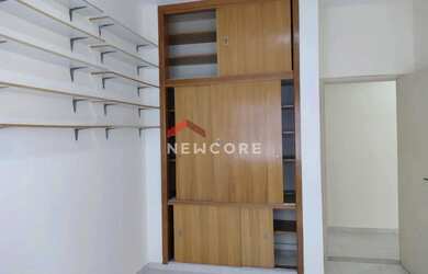 Imagem: O apartamento possui 3 Dormitórios, 1 Banheiro, 1 Vaga na garagem